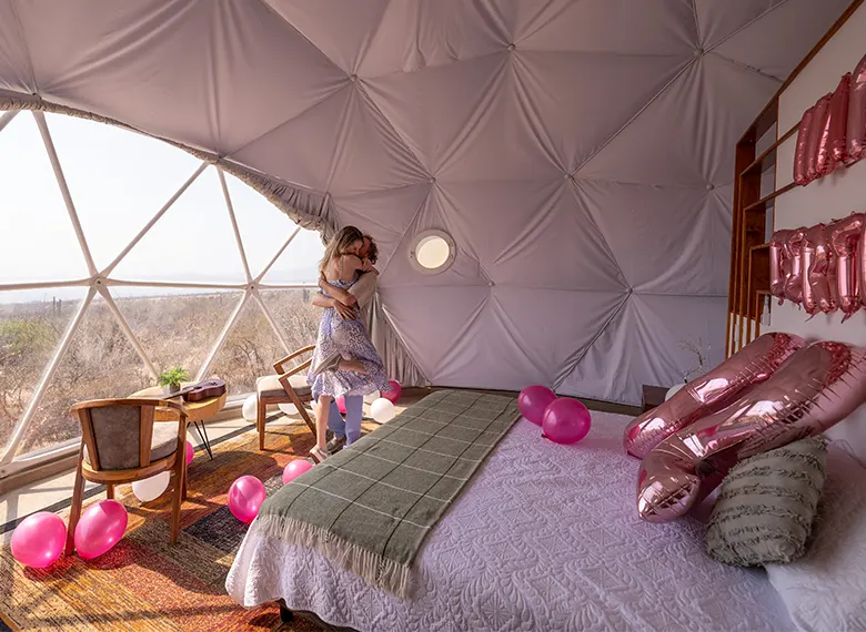 Sorpresa pareja glamping